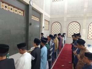 Suasana Shalat Tarawih Berjamaah Menghangatkan Masjid Marwah