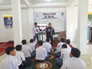 Santri Yatim Pesantren Al Hilal Panyileukan Ikuti Pelatihan “Public speaking & Body Language”