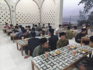 Suasana Buka Puasa Bersama Santri Pesantren Al Hilal Cililin dan Panyileukan