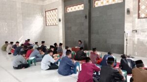 Suasana Kegiatan Kajian Kitab Kuning Santri Pesantren Al Hilal Cililin