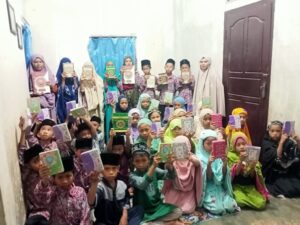 Mushaf Quran, Iqra dan Buku-buku Islam Telah Diterima Saudara Muslim di Lombok Timur