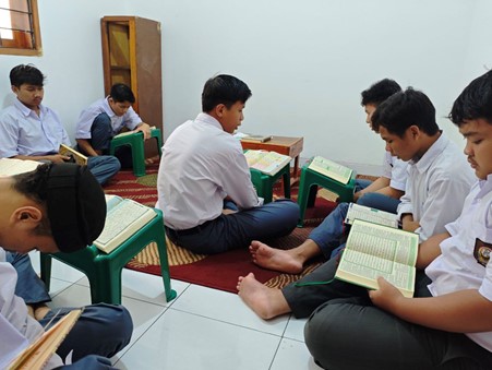 Pesantren al Hilal - Yatim, Tahfidz, Gratis