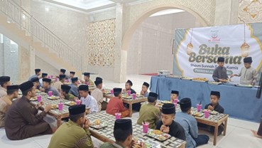 Ditutup Dengan Makan Besar! Inilah Suasana Buka Puasa Bersama Santri Pesantren Yatim Al Hilal 1 Cililin