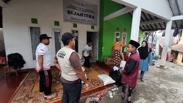 LAZISWAF Al Hilal Salurkan Bantuan Bencana Banjir Bandang untuk Ponpes Al Jihad Gunung Halu