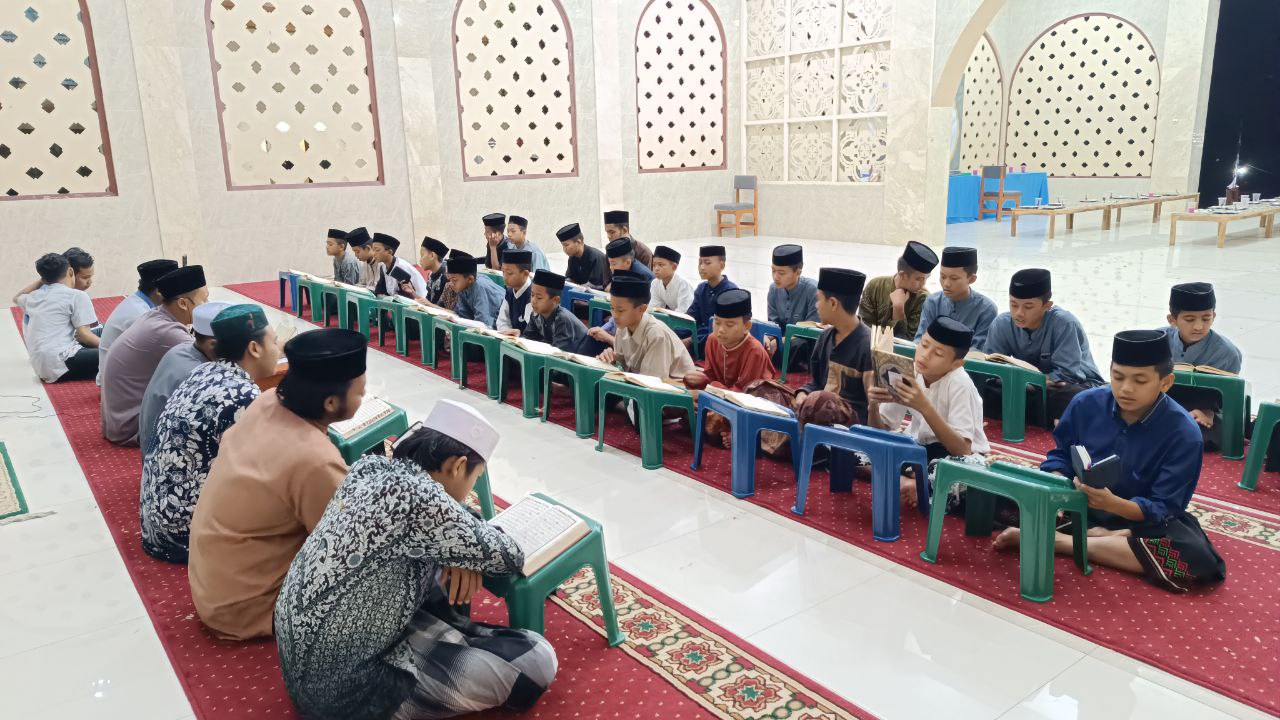 Santri Pesantren Al Hilal Kembali Adakan Rutinitas Yasinan dan Doa Bersama Malam Jumat