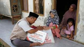 Penyaluran Zakat Akhir Tahun LAZISWAF Al Hilal Mulai Dilaksanakan di Wilayah Bandung Raya!