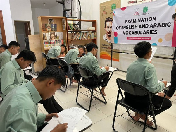 Suasana Persiapan dan Pelaksanaan Ujian Mufrodat Santri Kelas X dan XI Pesantren Al Hilal