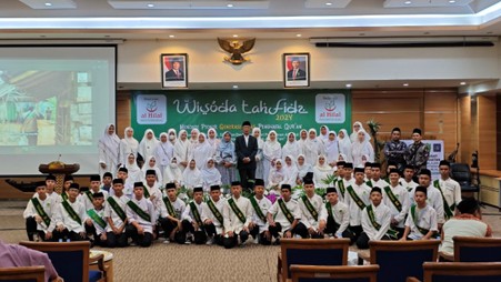 Wisuda Tahfidz 2024 Pesantren Al Hilal Telah Sukses Diselenggarakan dengan Tema “Menjadi Pionir Generasi Emas Penghafal Quran”