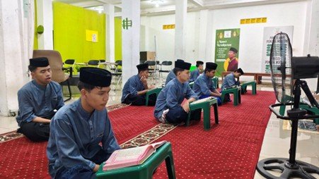 Santri Yatim dan Penghafal Quran di Pesantren Al Hilal Rutin Gelar Yasinan dan Doa Bersama di Malam Jum’at