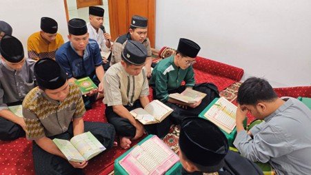 Santri Yatim dan Penghafal Quran di Pesantren Al Hilal Rutin Gelar Yasinan dan Doa Bersama di Malam Jum’at