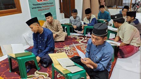 Pesantren al Hilal - Yatim, Tahfidz, Gratis