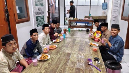 Lebih dari Sekadar Tradisi, Buka Puasa Bersama Santri Yatim Penghafal Quran Al Hilal Menjadi Pengingat untuk Bersyukur