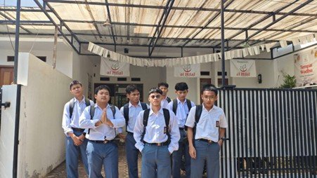 Santri Kelas XI Pesantren Al Hilal 3 Cipadung Ikuti Bimbingan Blajar Bahasa Inggris di Ganesha Tama