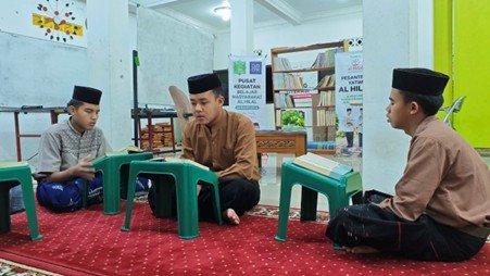 Halaqah Subuh Tradisi Penuh Makna Untuk Memulai Hari di Pesantren Al Hilal!