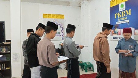 Vocabularies, Tingkatkan Kosa Kata Bahasa Inggris Santri Pesantren Al Hilal Jejang SMA