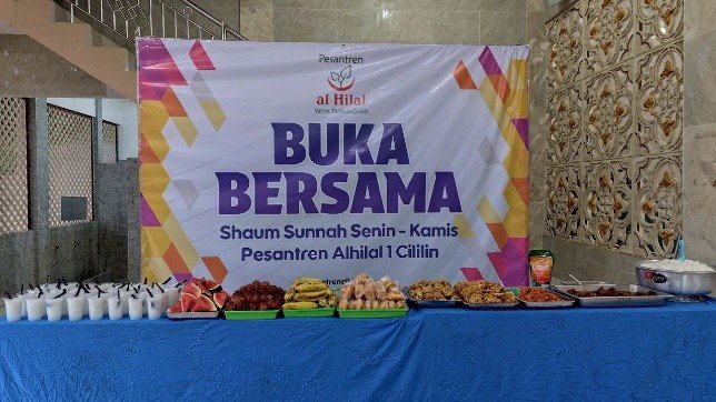 Hidangan Buka Puasa Sunnah Santri Yatim Pesantren Al Hilal