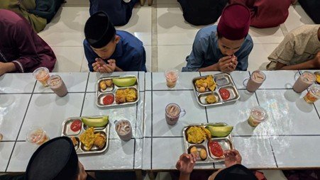 Penuh Syukur Buka Puasa Bersama di Pondok Pesantren Al Hilal