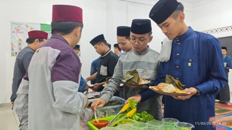 Penuh Syukur Buka Puasa Bersama di Pondok Pesantren Al Hilal