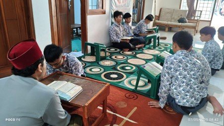 Semangat Pagi Santri Yatim Penghafal Al-Quran KBM Rabu Penuh Ilmu dan Iman di Seluruh Pesantren Al Hilal