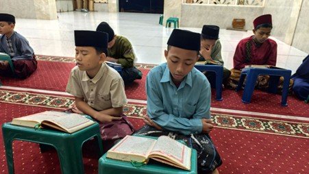 Pagi Hari yang Penuh Berkah Santri Yatim Penghafal Al-Quran Jalani Aktivitas Rutin di Seluruh Pondok Pesantren Al Hilal