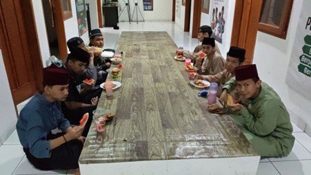 Dok. Buka puasa sunnah Santri Al Hilal 1 Cililin