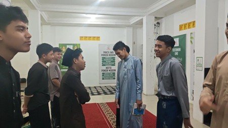 Santri Yatim Penghafal Al-Quran Antusias Pelajari Bahasa Arab di Pesantren Al Hilal