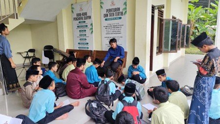 Santri Yatim Penghafal Al-Quran Antusias Pelajari Bahasa Arab di Pesantren Al Hilal