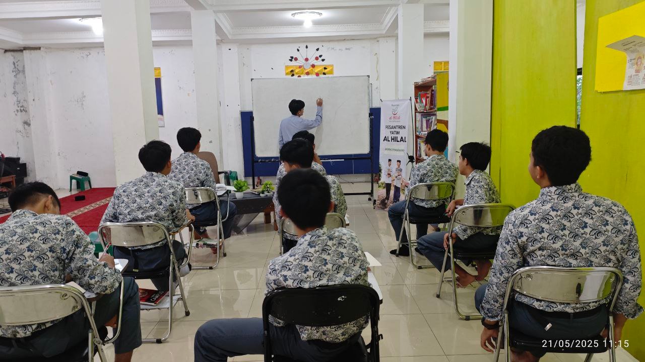 Semangat Belajar Santri Yatim Penghafal Al-Quran Warnai Suasana KBM Rabu di Pesantren Al Hilal