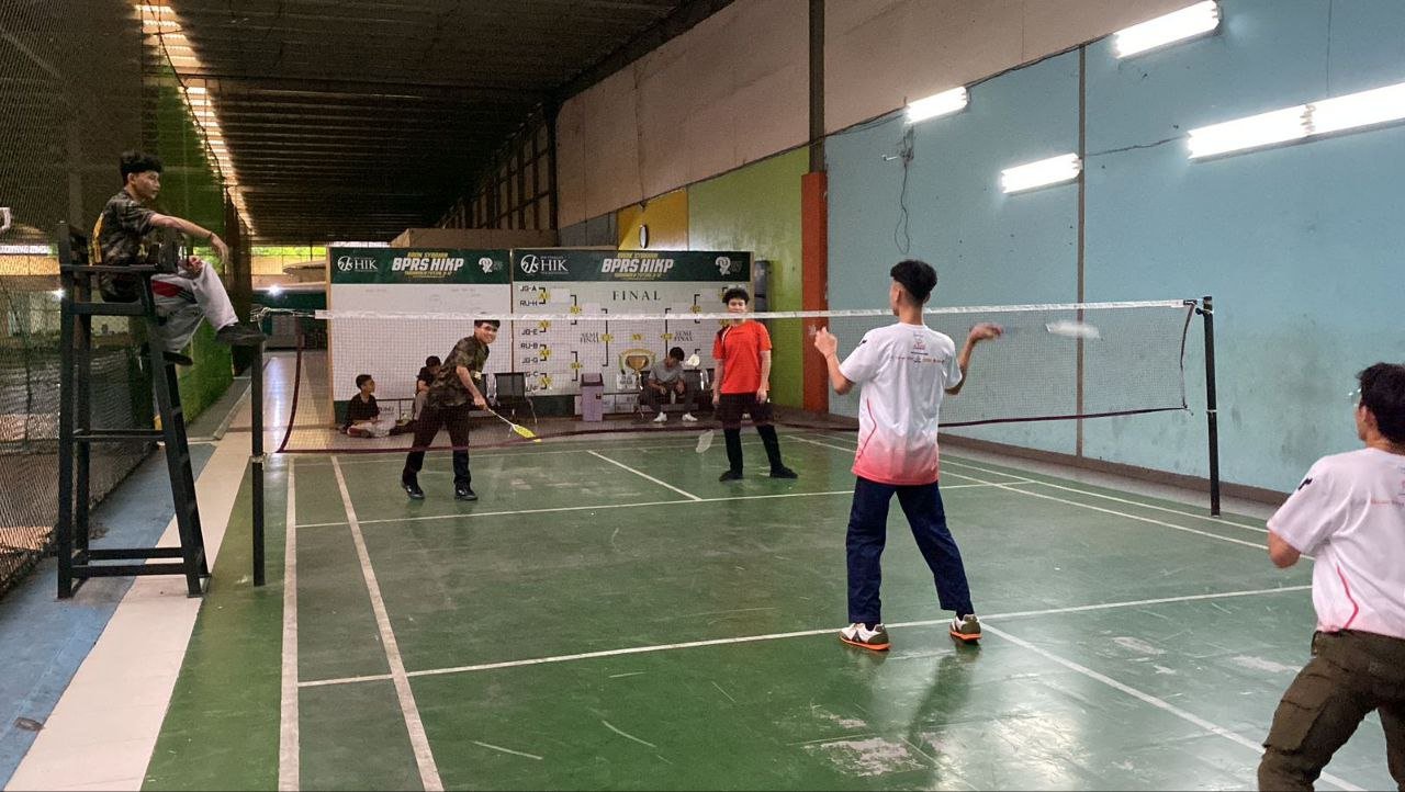 A group of people playing badminton

AI-generated content may be incorrect.