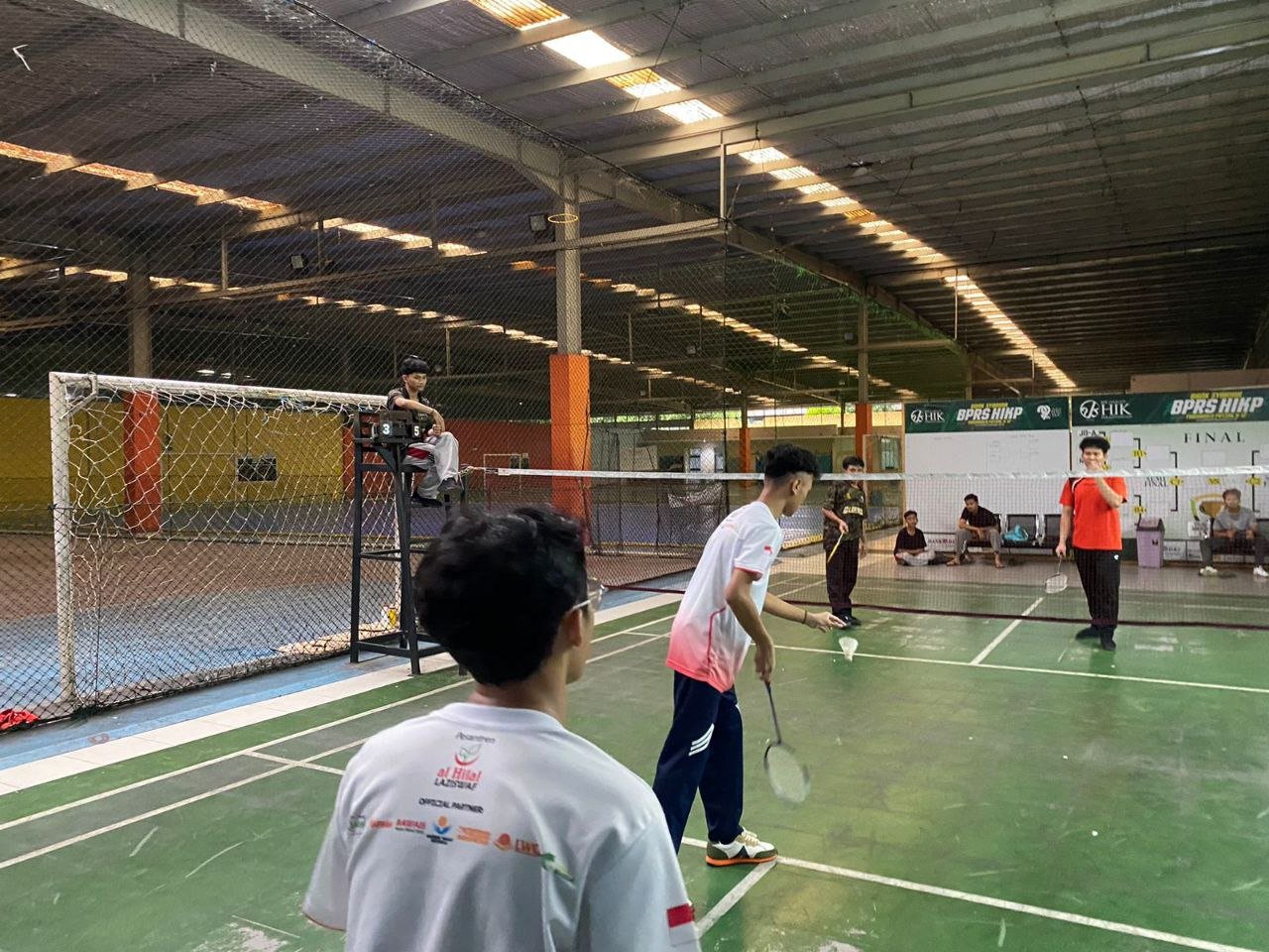 A group of people playing badminton

AI-generated content may be incorrect.