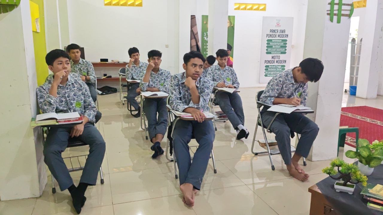 Mengenal Ilmu Tarikh Islam, Pelajaran Berharga Bagi Santri Yatim Penghafal Al-Quran di Pesantren Al Hilal