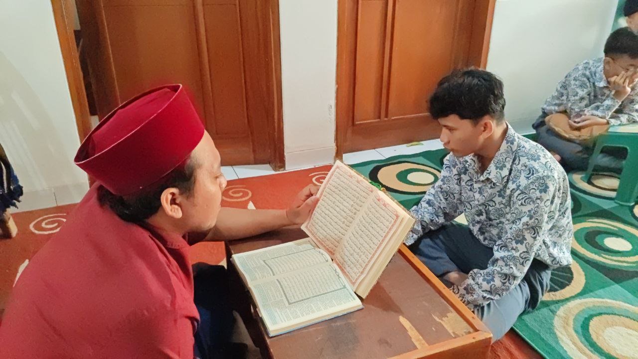 A person in a red hat reading a book AI-generated content may be incorrect.