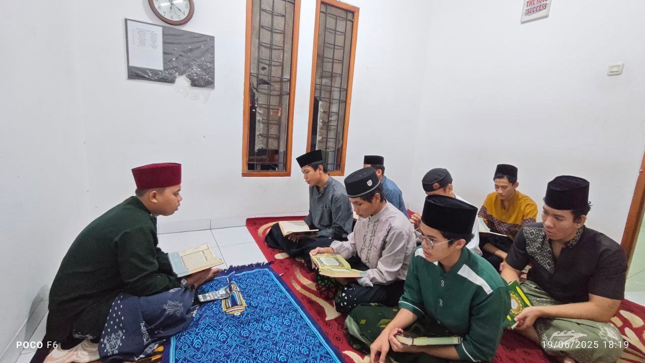 A group of people reading korans

AI-generated content may be incorrect.