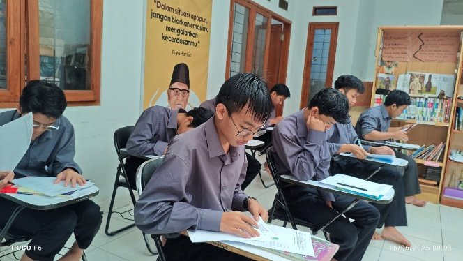 Hari Pertama Ujian Tulis Santri Pesantren Al Hilal Jenjang SMA Dibuka Dengan Mata Pelajaran Shorof