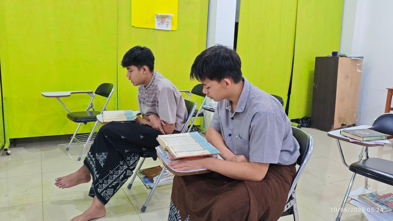 A group of people sitting in chairs reading books AI-generated content may be incorrect.