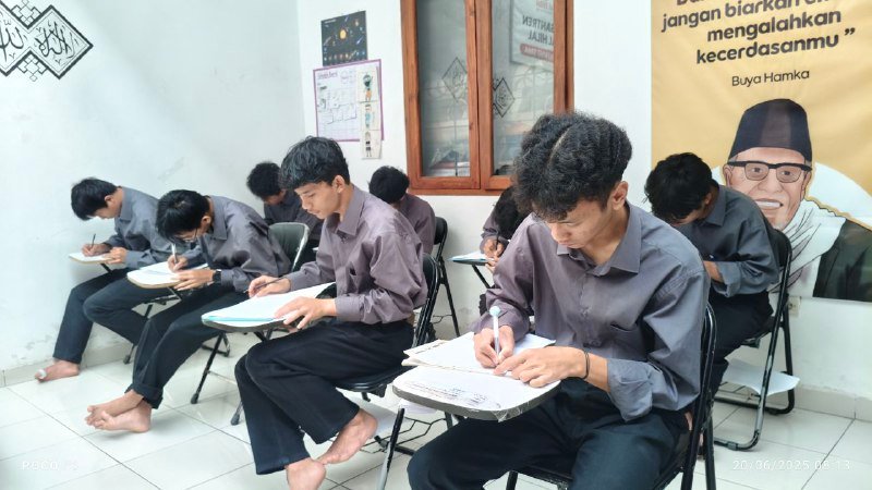 Alhamdulillah Para Santri Yatim Pesantren Al Hilal 2 Panyileukan dan Pesantren Al Hilal 3 Cipadung Telah Menyelesaikan Ujian Tulis