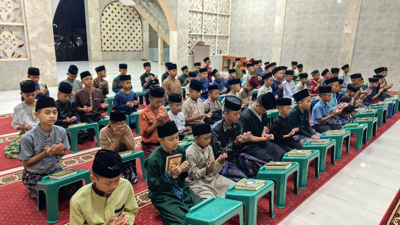 Pesantren al Hilal - Yatim, Tahfidz, Gratis