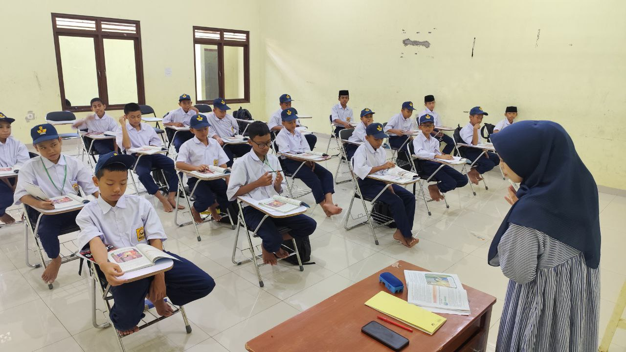 Semangat Mengasah Ilmu Para Santri Pesantren Al Hilal 1 Cililin