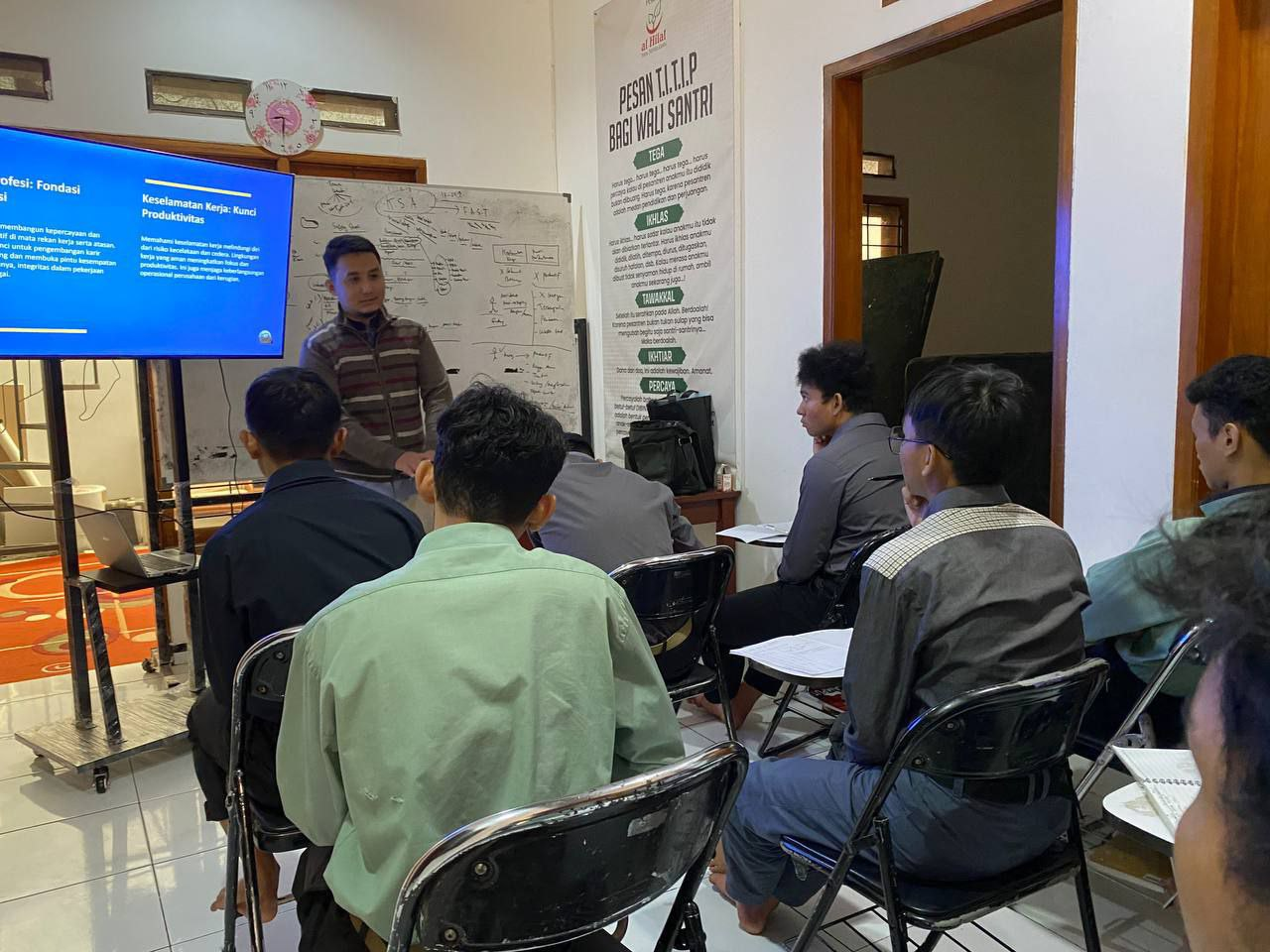 Hari Ketiga Upgrading Kepemimpinan dan Public Speaking Santri Al Hilal Cibiru