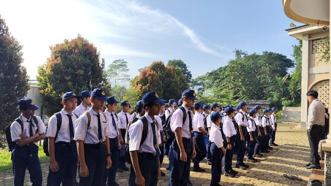 A group of people in uniform AI-generated content may be incorrect.