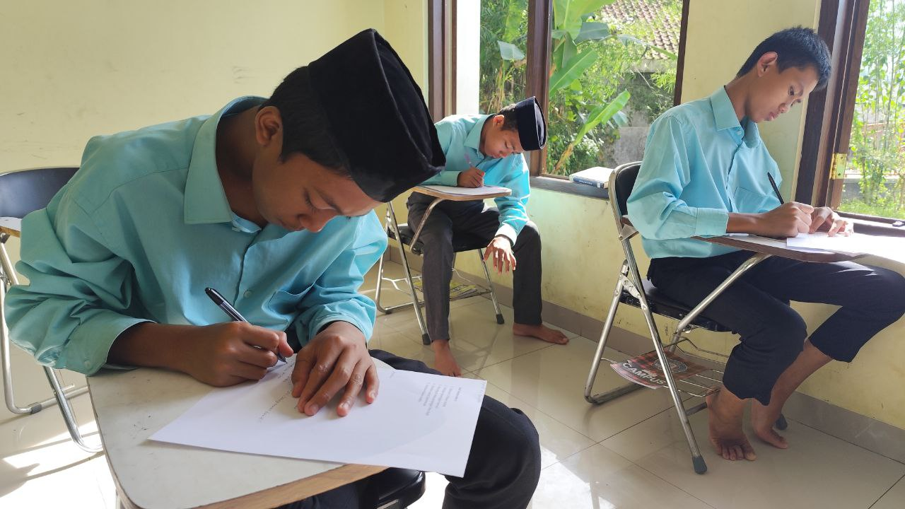 KBM Ujian Fiqih Santri Pesantren Al Hilal 1 Cililin