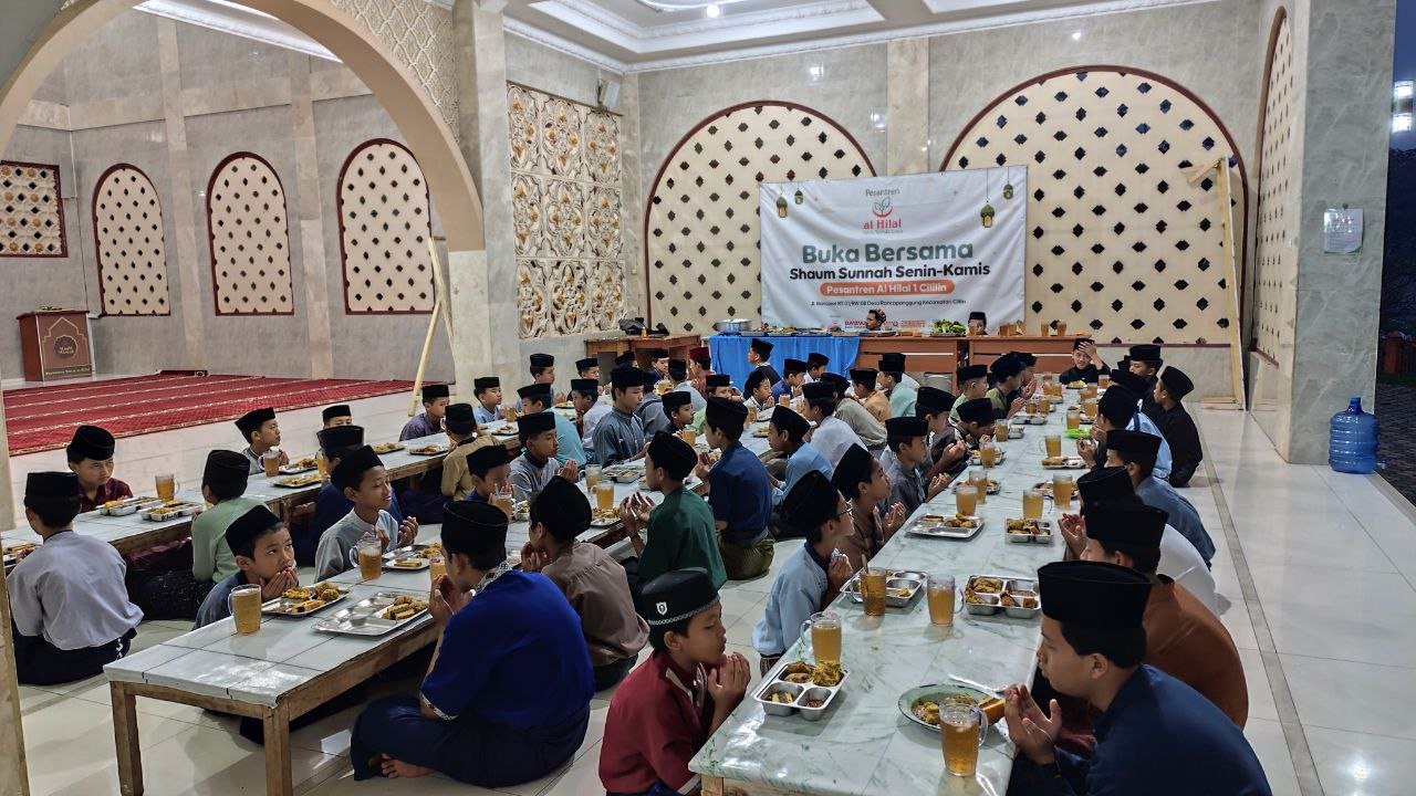 Indahnya Kebersamaan Santri Yatim Penghafal Quran dalam Kegiatan Buka Puasa Sunnah di Pesantren Al Hilal 1 Cililin