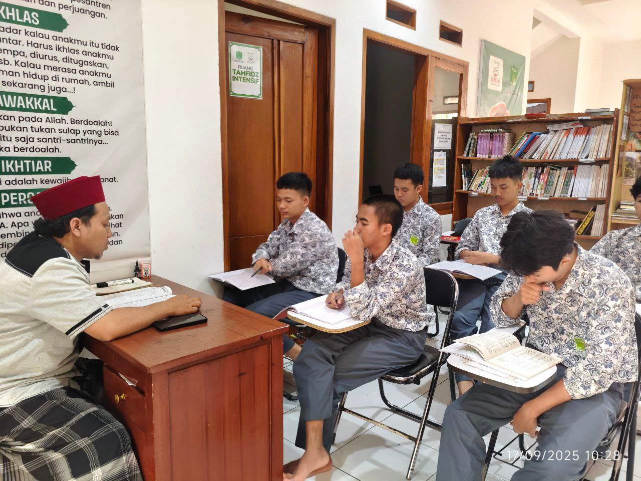 KBM di Pesantren Al Hilal, Menyeimbangkan Sisi Agamis dan Akademis