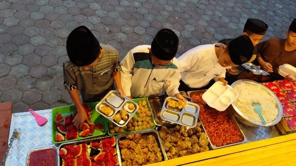 A group of people standing next to a table full of food
AI-generated content may be incorrect.