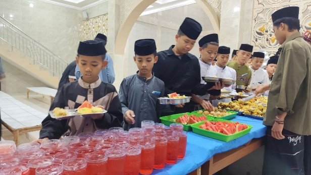 A group of people standing next to a table full of food AI-generated content may be incorrect.