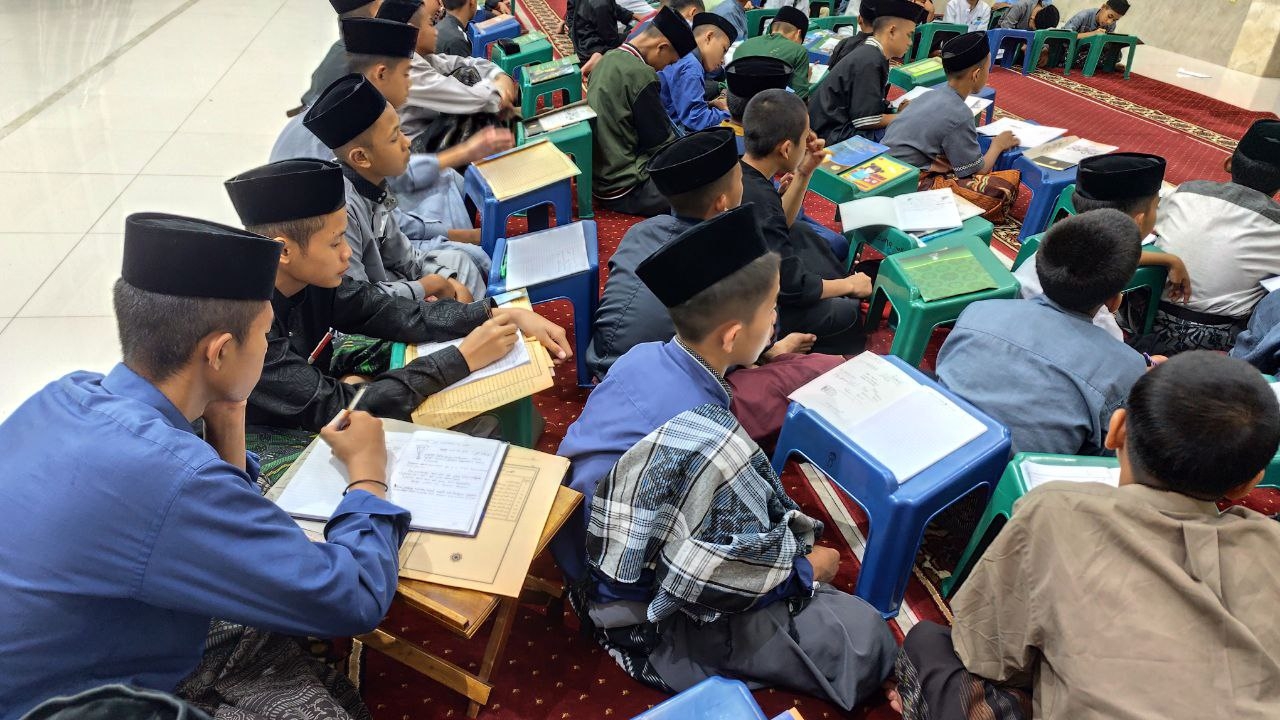 Kajian Kitab Nashoihul Ibad Pesantren al Hilal Cililin