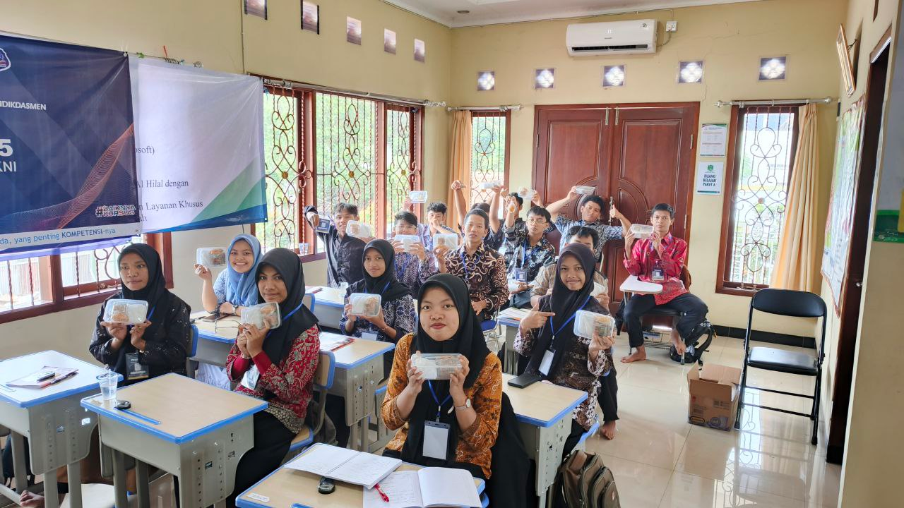 Pembelajaran AI for Education dan AI for Marketing di LPK al Hilal
