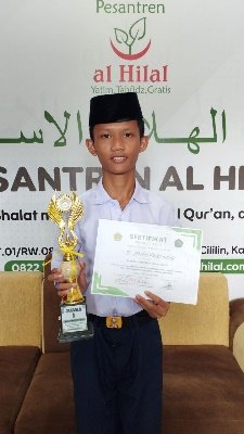 A child holding a trophy and a certificate

AI-generated content may be incorrect.