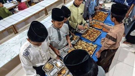 A group of people standing in front of a table full of food

AI-generated content may be incorrect.