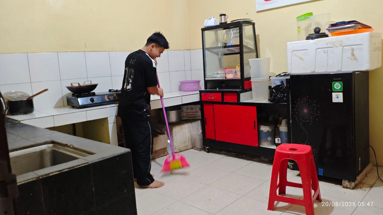 Budaya Menjaga Kebersihan di Pesantren Al Hilal 2 Panyileukan